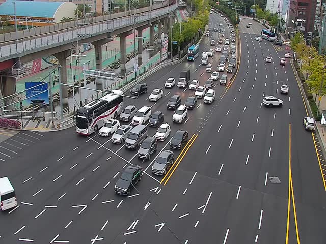 東萊樂天百貨前溫泉洞