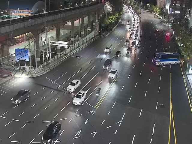 東萊樂天百貨前溫泉洞