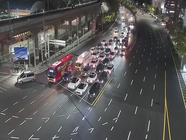東萊樂天百貨前溫泉洞