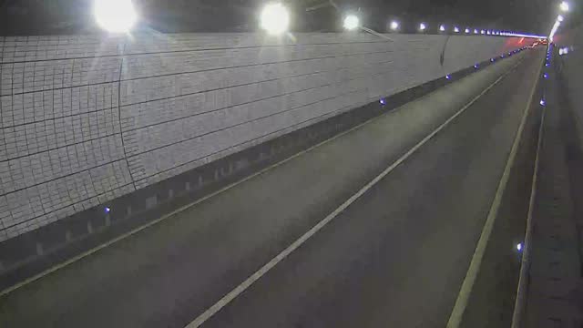 水晶隧道第5碼頭方向870公尺