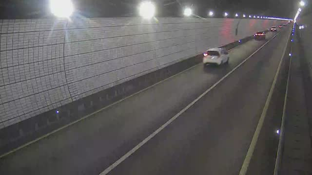 水晶隧道第5碼頭方向870公尺