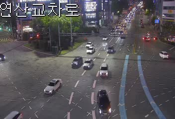 蓮山交叉路口蓮山站六岔圓環
