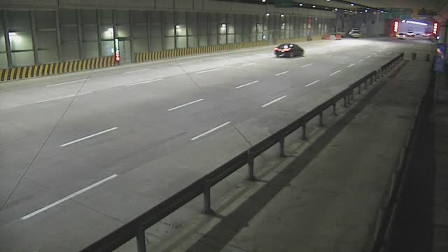 水晶隧道收費站第5碼頭方向