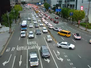 凡一交叉路口凡一站/現代百貨