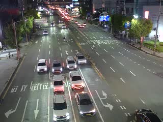 凡一交叉路口凡一站/現代百貨