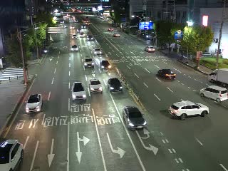 凡一交叉路口凡一站/現代百貨