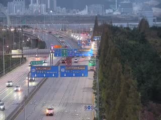 釜山車輛註冊事業所前鳴旨
