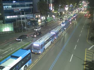 凡川洞交叉路口凡川站/中央大路