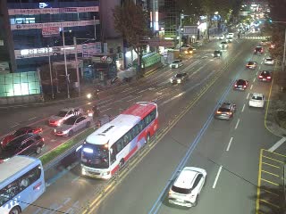 凡川洞交叉路口凡川站/中央大路