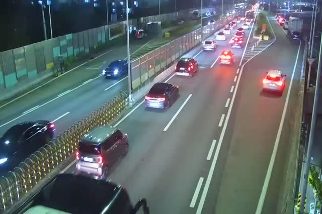 東西高架路開琴收費站下行