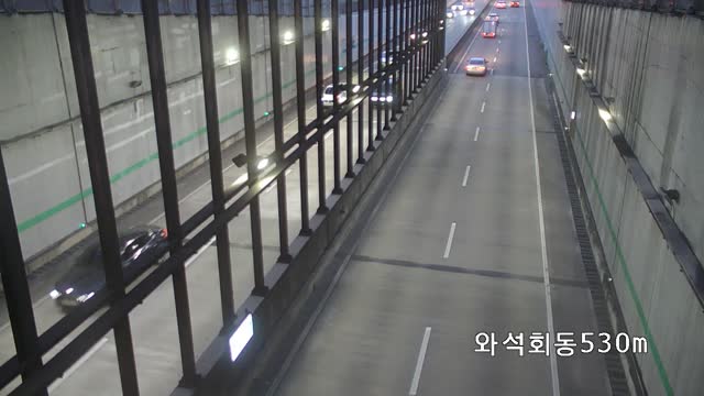 臥石地下道回東方向出口