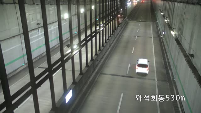 臥石地下道回東方向出口