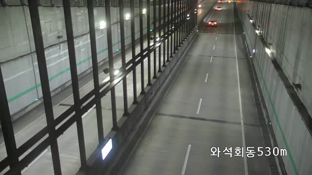 臥石地下道回東方向出口