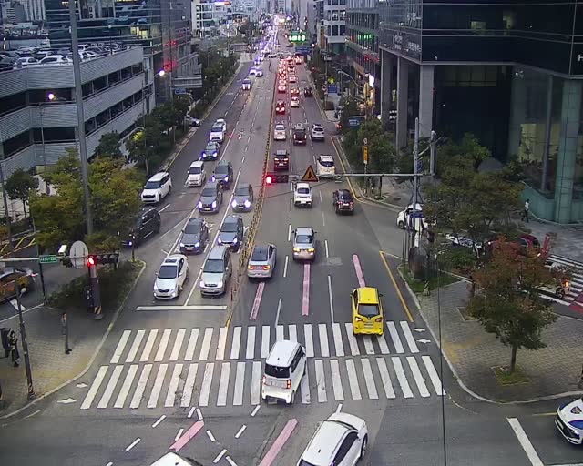 釜山海關三岔路口國際客運碼頭前