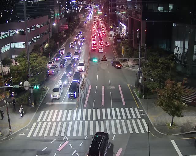 釜山海關三岔路口國際客運碼頭前