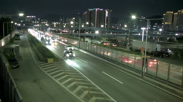 東西高架路開琴收費站上行