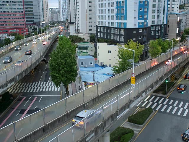 釜岩交叉路口釜岩站/西面E-Mart