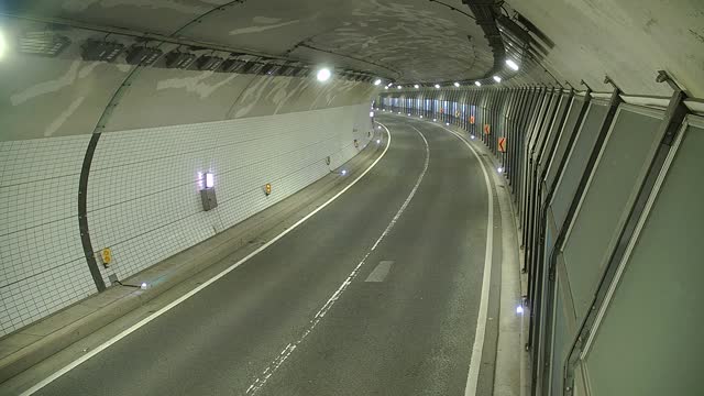 蓮山隧道蓮山方向出入口