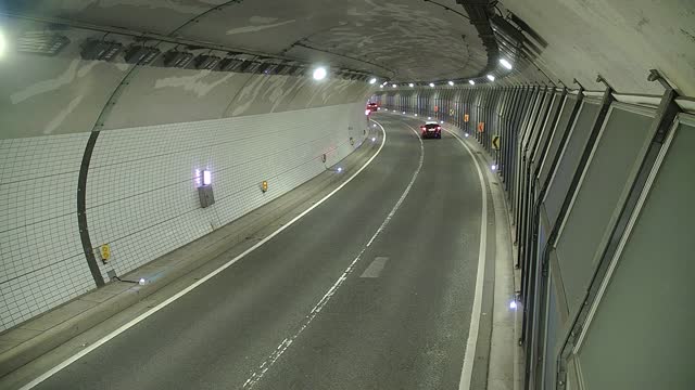 蓮山隧道蓮山方向出入口