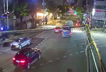 蓮堤區廳三岔路口蓮山洞