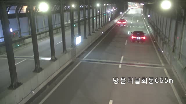 臥石地下道回東方向入口
