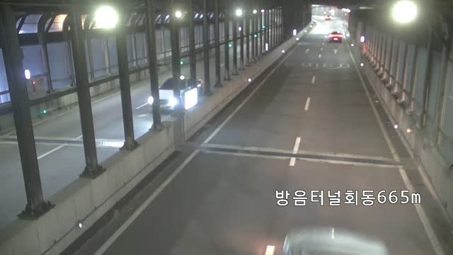 臥石地下道回東方向入口