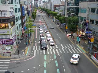 大廳十字路口國際市場/龍頭山公園北側