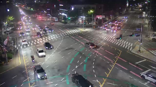 鶴章交叉路口鶴章洞