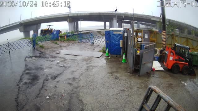 淡水河堤岸旁-1