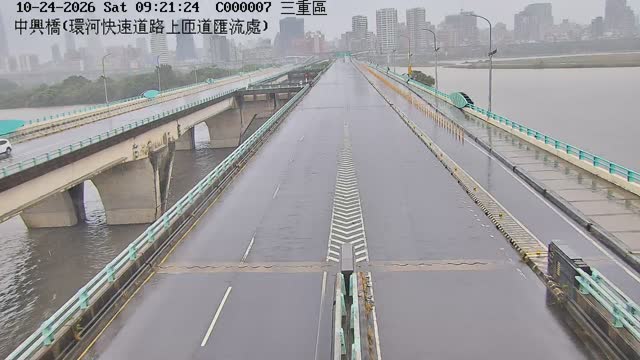 三重區中興橋(環河快速道路上匝道匯流處)