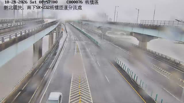 新北環快，南下5K+232板橋匝道分流處