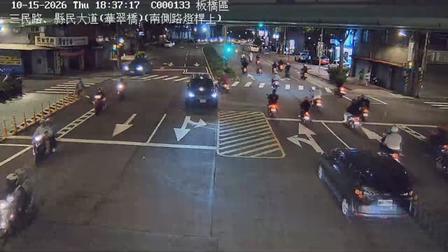 板橋區三民路、縣民大道(華翠橋)(南側路燈桿上)