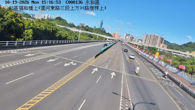 永和區福和橋上(環河東路三段上方)(路燈桿上)