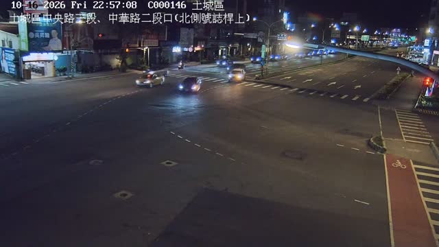 土城區中央路三段、中華路二段口(北側號誌桿上)