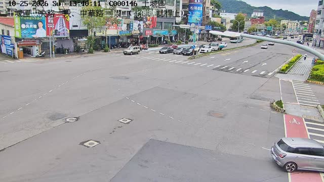 土城區中央路三段、中華路二段口(北側號誌桿上)