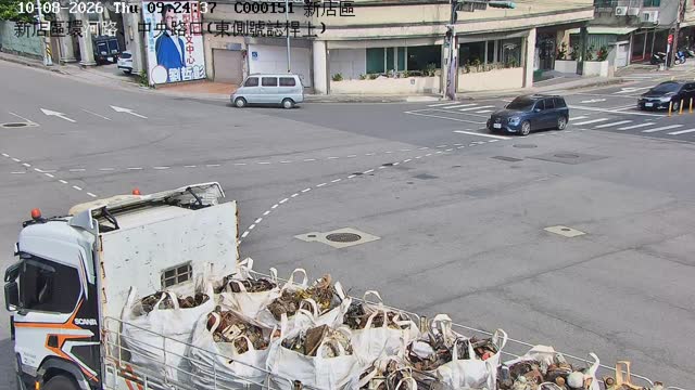 新店區環河路、中央路口(東側號誌桿上)