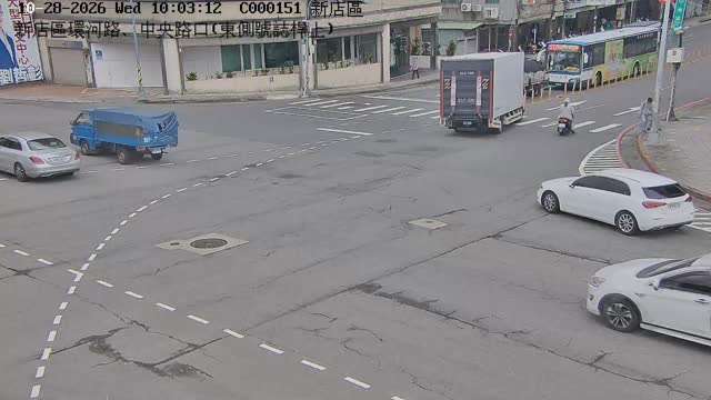 新店區環河路、中央路口(東側號誌桿上)