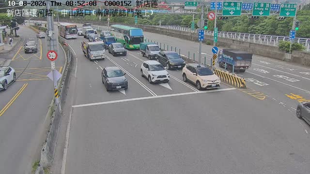 新店區環河路、中山路口(南側號誌門架上)