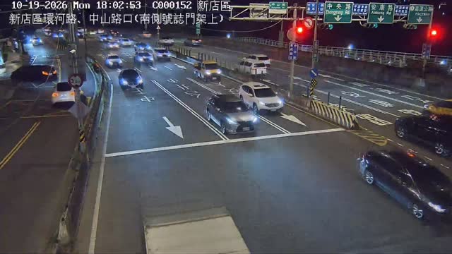 新店區環河路、中山路口(南側號誌門架上)