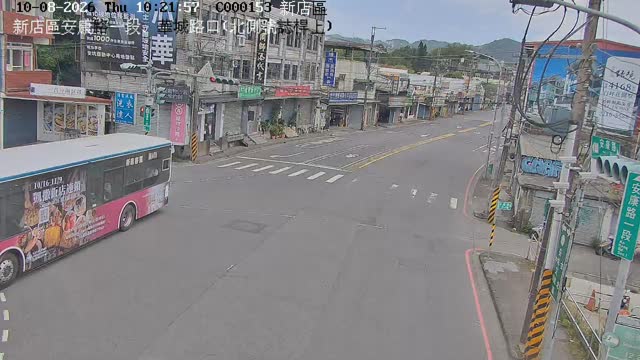新店區安康路一段、華城路口(北側號誌桿上)