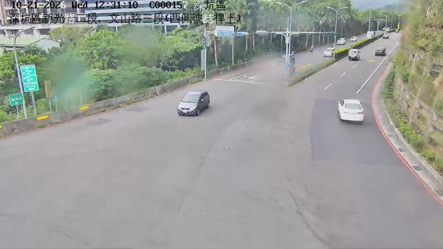深坑區新光路二段、文山路三段(西側號誌桿上)