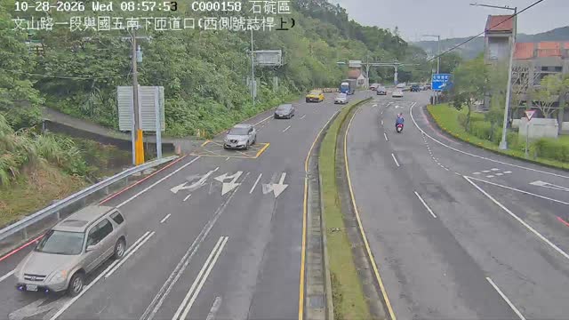 石碇區文山路一段、國五南下匝道口(西側號誌桿上)