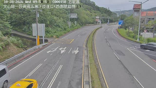 石碇區文山路一段、國五南下匝道口(西側號誌桿上)