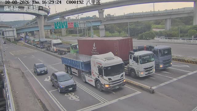 八里區臨港路商港路口