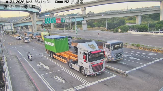 八里區臨港路商港路口