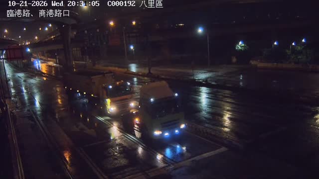 八里區臨港路商港路口