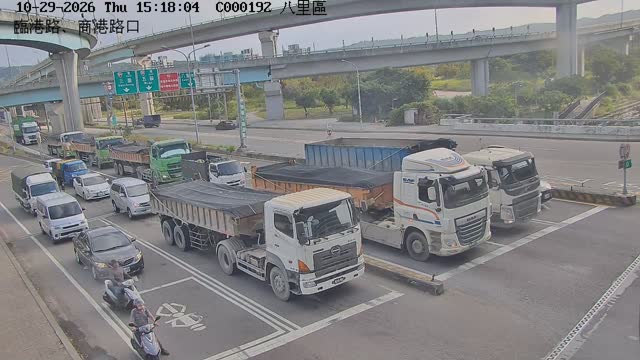 八里區臨港路商港路口