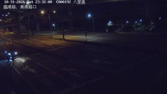 八里區臨港路商港路口