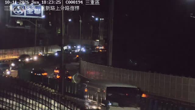 三重區台1高架，重新路上分路燈桿