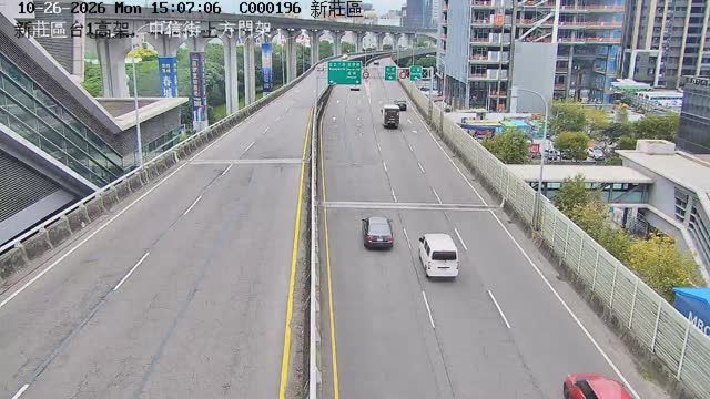 新莊區台1高架，中信街上方門架